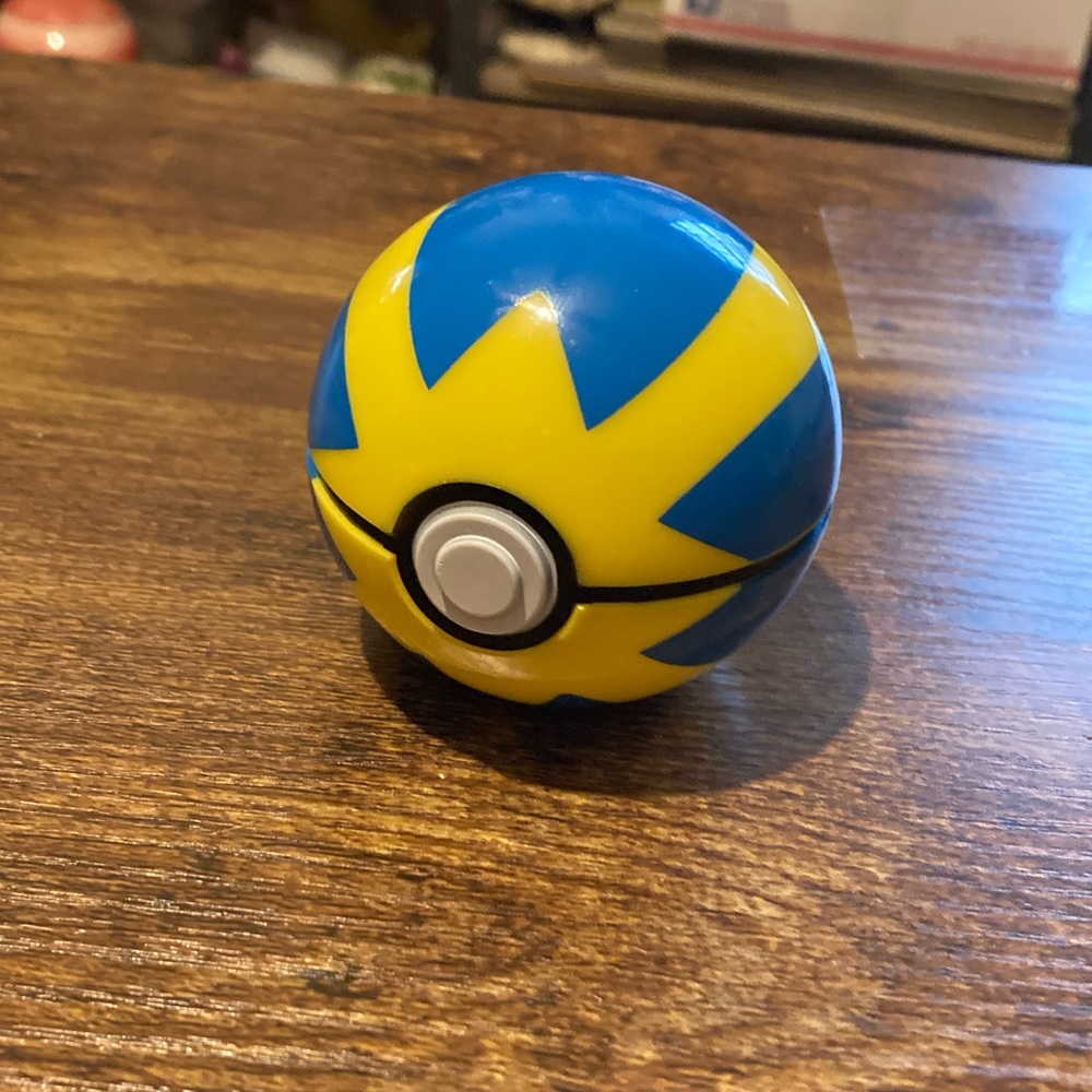 Empty Pokémon clip N Go ball